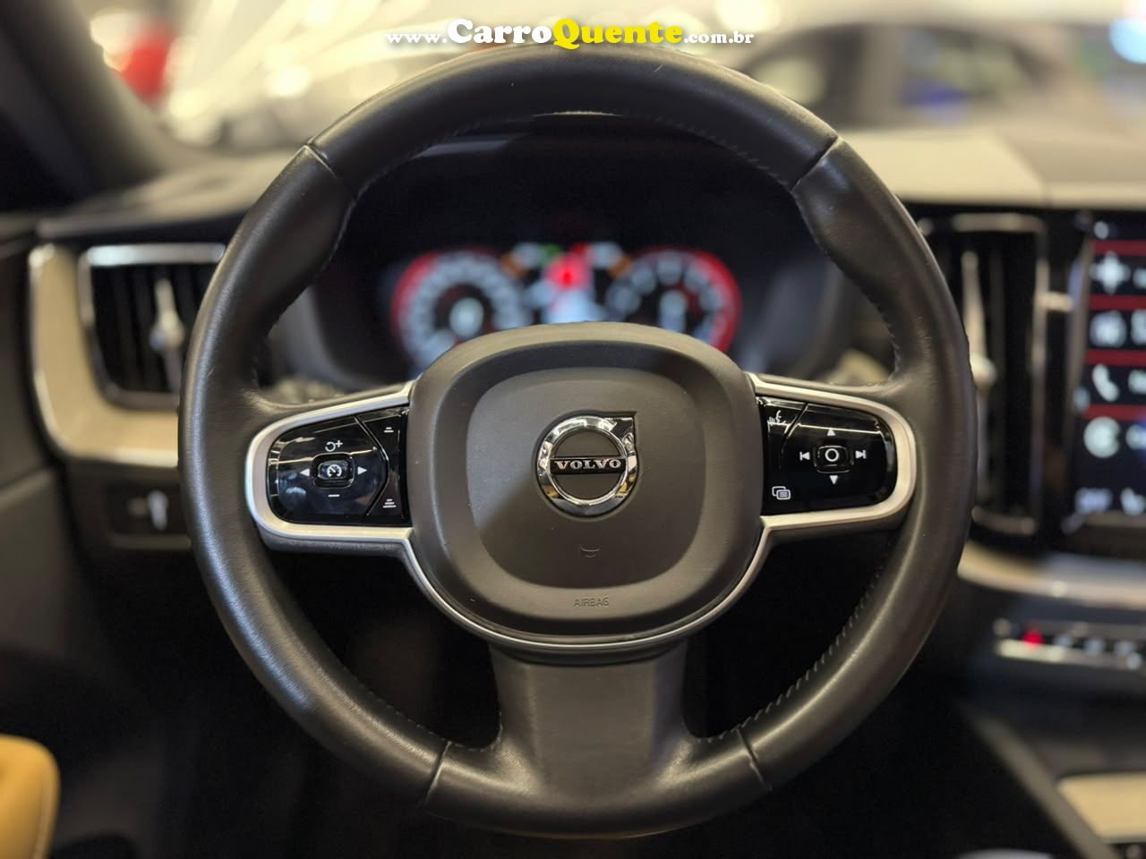 VOLVO XC60 2019 - Loja