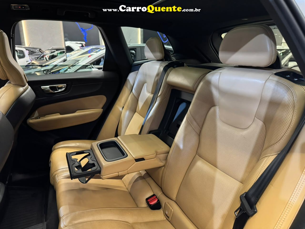 VOLVO XC60 2019 - Loja