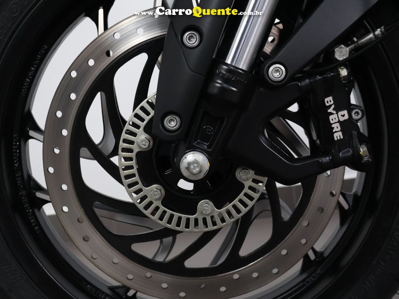 BAJAJ DOMINAR 400 ABS 2023 - Loja