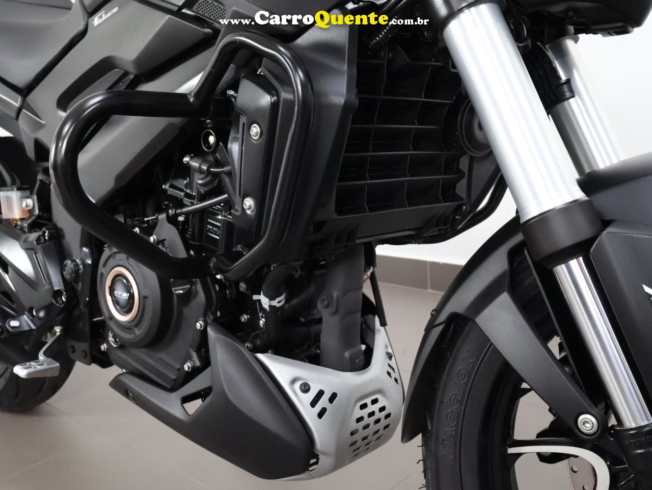 BAJAJ DOMINAR 400 ABS 2023 - Loja