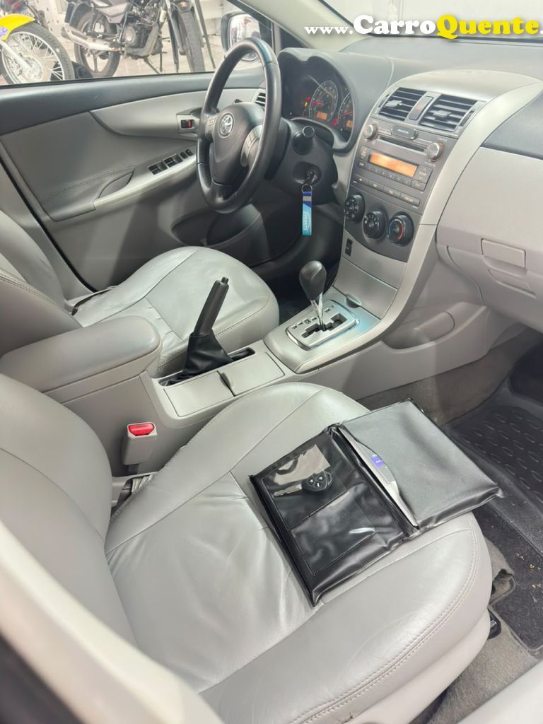 TOYOTA   COROLLA GLI 1.8 FLEX 16V  AUT.   PRATA 2014 1.8 FLEX - Loja