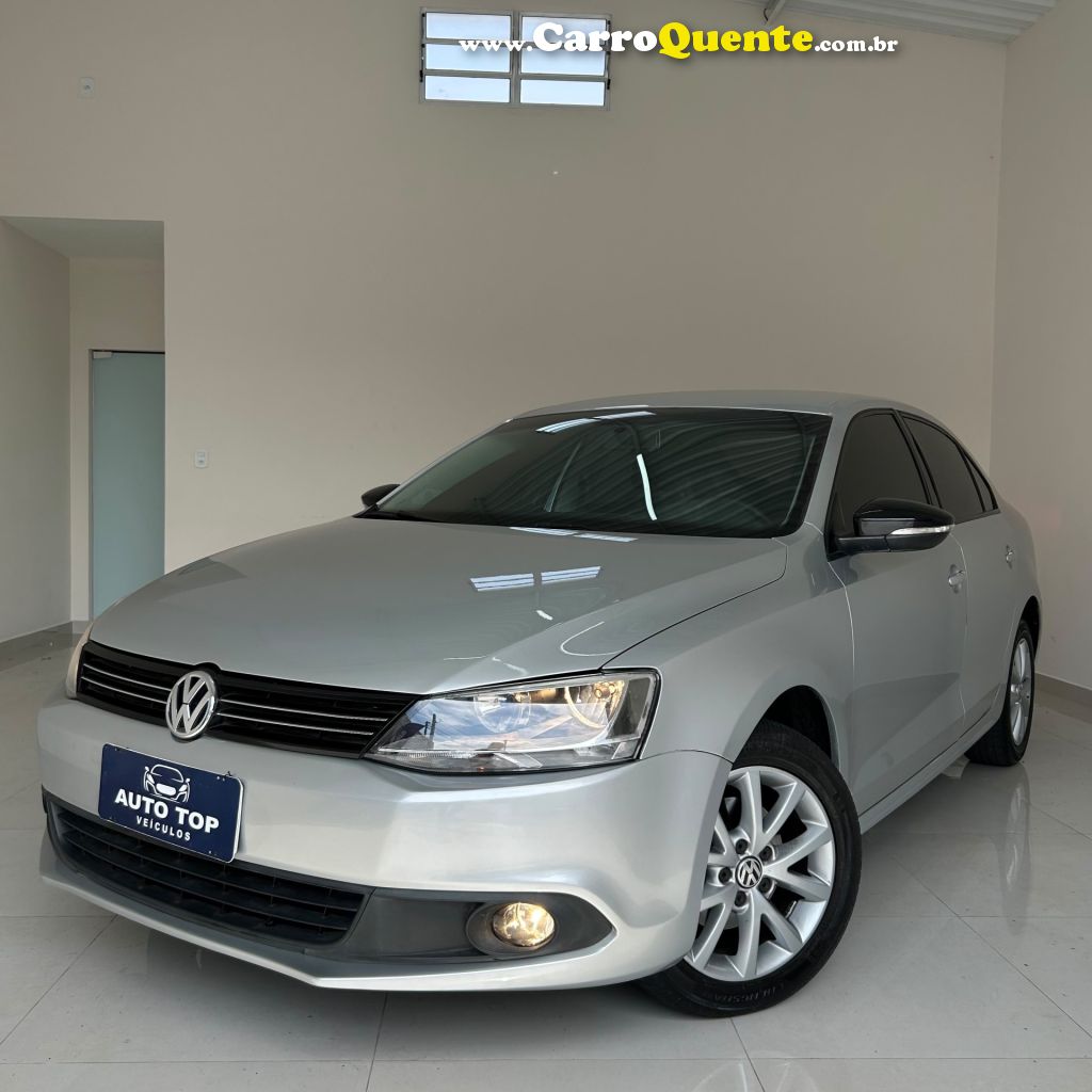 VOLKSWAGEN   JETTA COMFORTLINE 2.0 T.FLEX 8V 4P TIPT.   PRATA 2012 2.0 FLEX - Loja