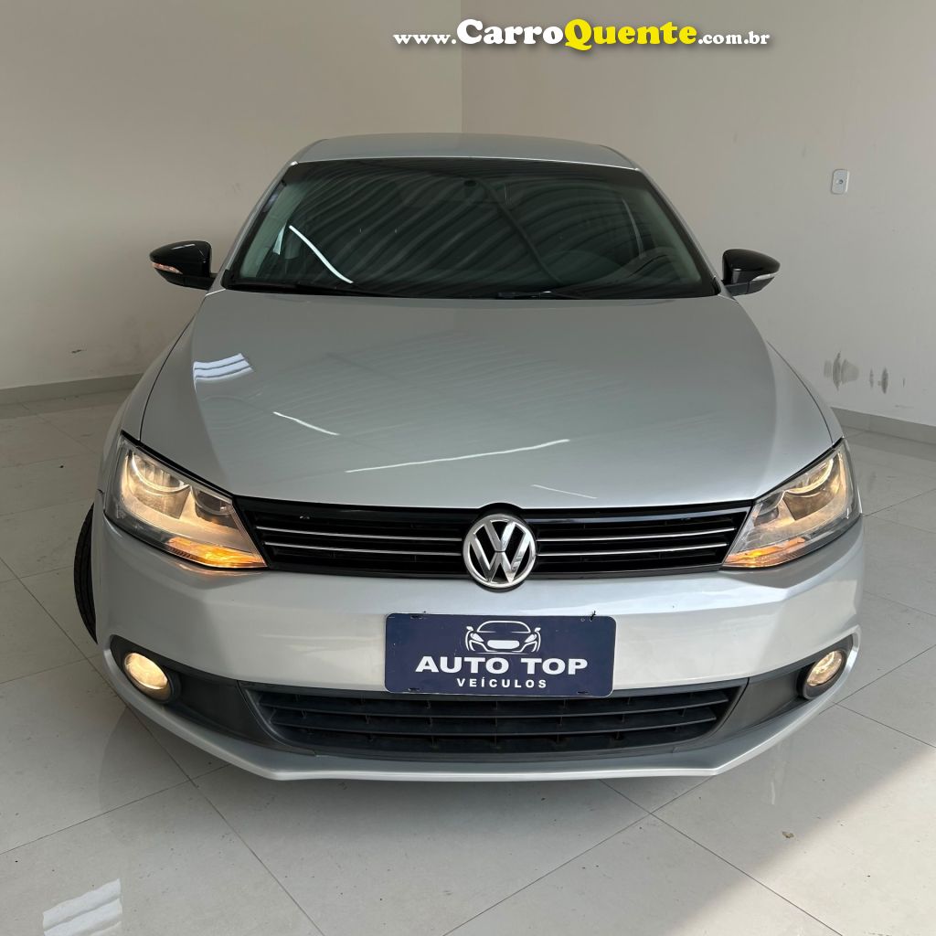 VOLKSWAGEN   JETTA COMFORTLINE 2.0 T.FLEX 8V 4P TIPT.   PRATA 2012 2.0 FLEX - Loja