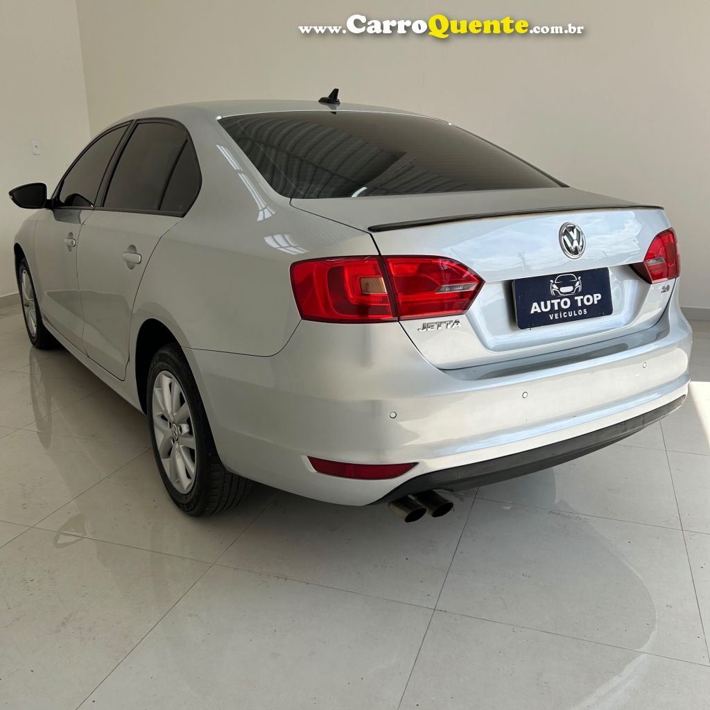 VOLKSWAGEN   JETTA COMFORTLINE 2.0 T.FLEX 8V 4P TIPT.   PRATA 2012 2.0 FLEX - Loja