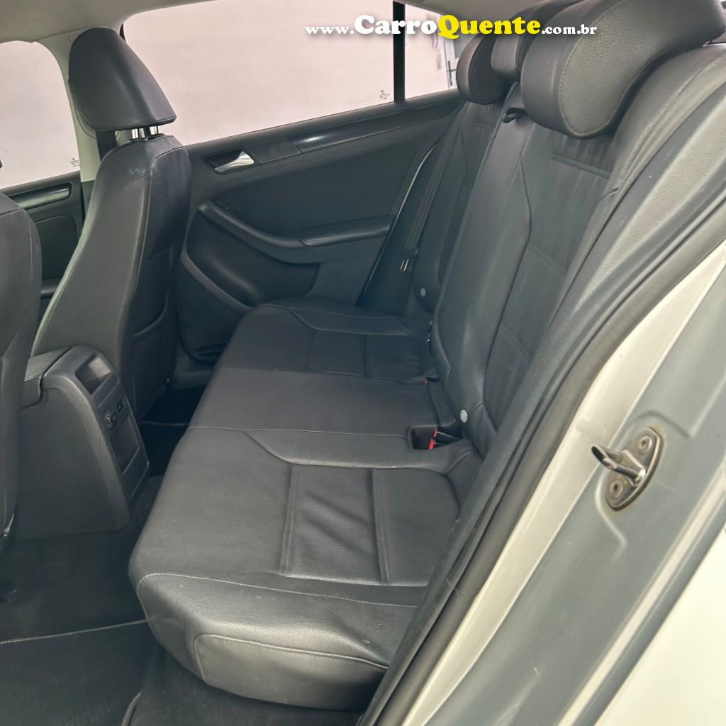 VOLKSWAGEN   JETTA COMFORTLINE 2.0 T.FLEX 8V 4P TIPT.   PRATA 2012 2.0 FLEX - Loja