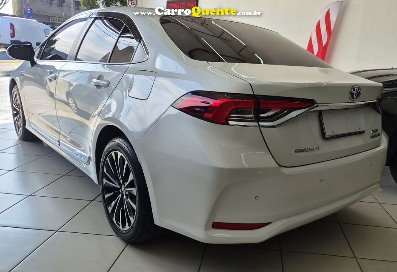 TOYOTA   COROLLA ALTIS PREM. 1.8 AUT. (HÍBRIDO)   BRANCO 2024 1.8 FLEX - Loja