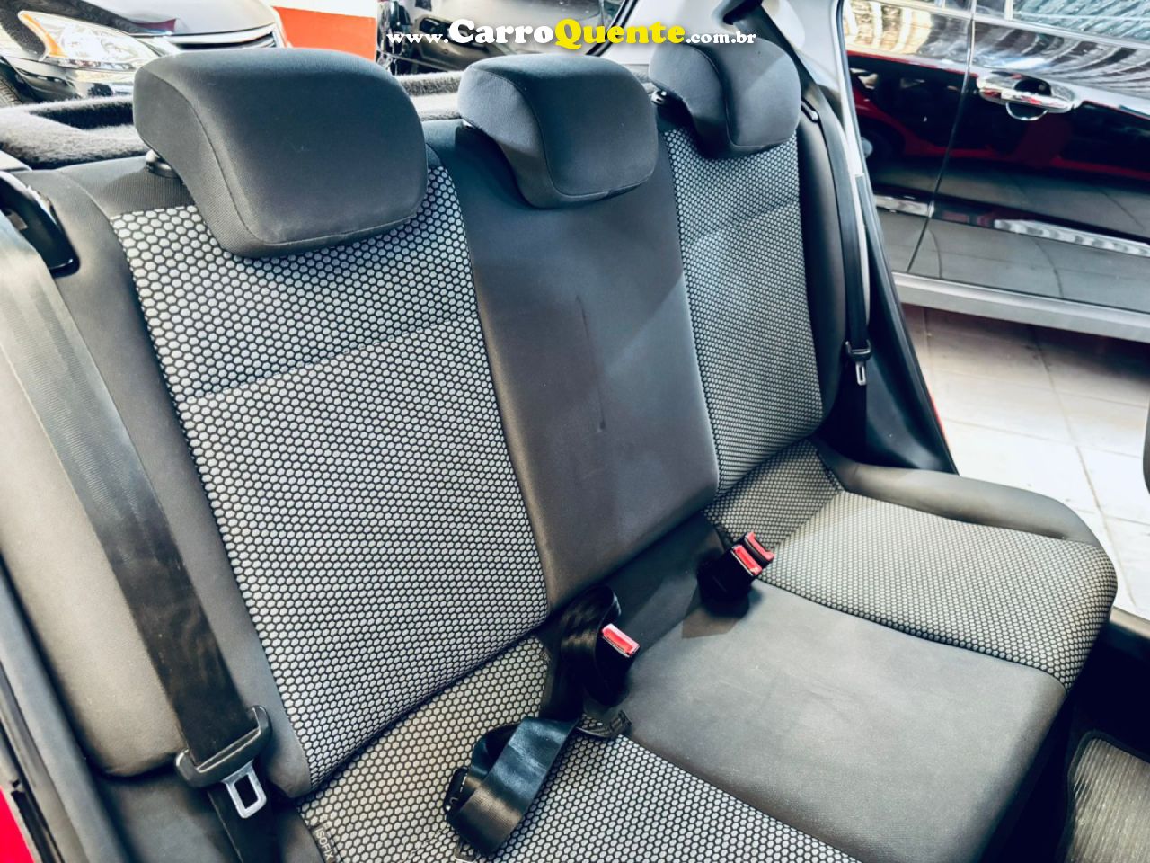 VOLKSWAGEN   UP! MOVE 1.0 TOTAL FLEX 12V 5P   VERMELHO 2015 1.0 FLEX - Loja