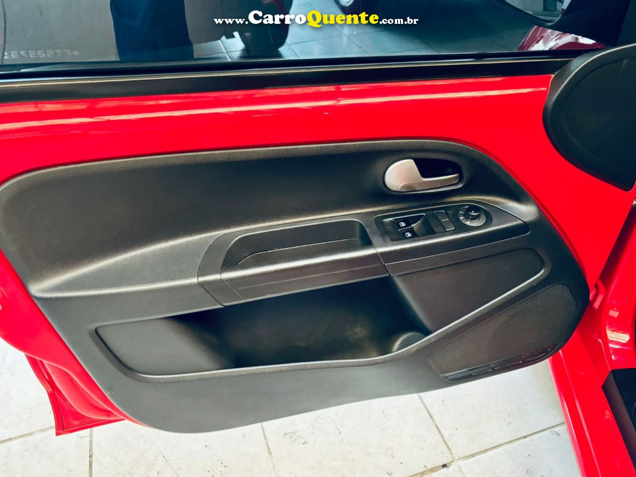 VOLKSWAGEN   UP! MOVE 1.0 TOTAL FLEX 12V 5P   VERMELHO 2015 1.0 FLEX - Loja