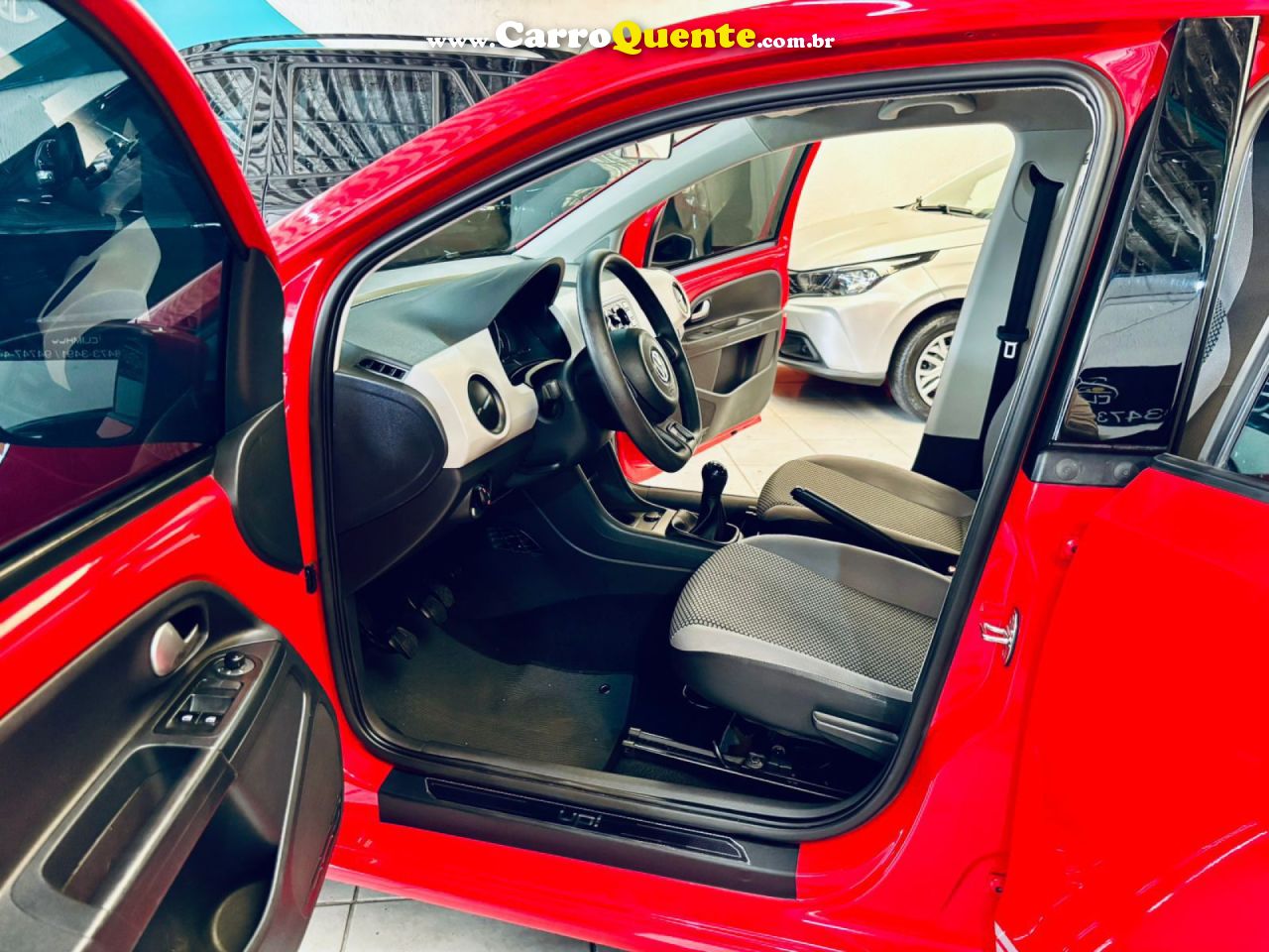 VOLKSWAGEN   UP! MOVE 1.0 TOTAL FLEX 12V 5P   VERMELHO 2015 1.0 FLEX - Loja