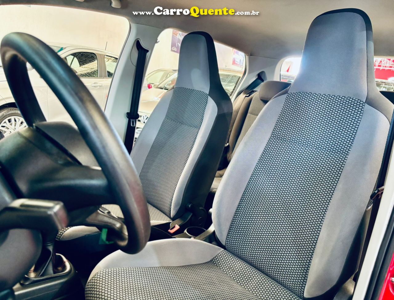 VOLKSWAGEN   UP! MOVE 1.0 TOTAL FLEX 12V 5P   VERMELHO 2015 1.0 FLEX - Loja