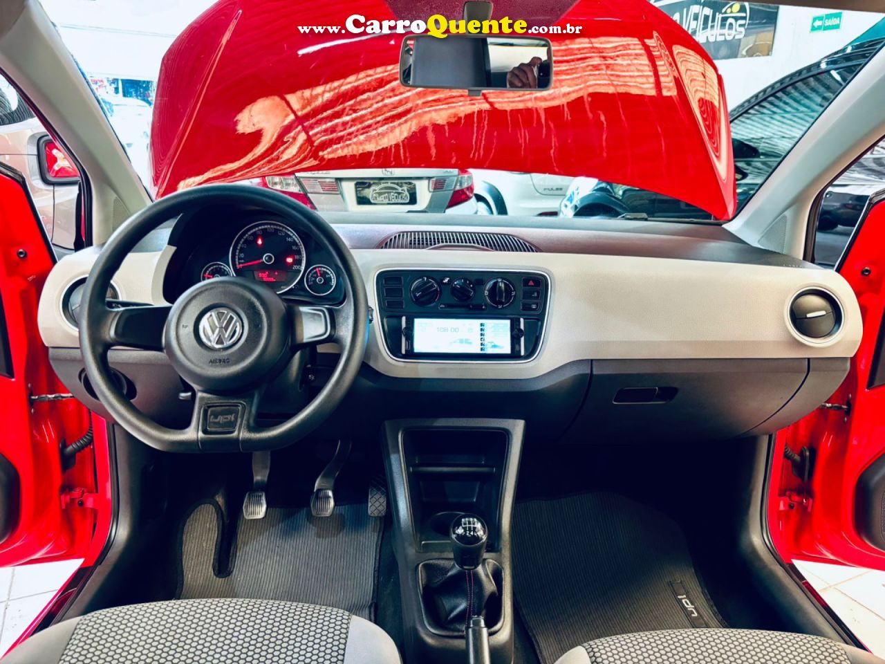 VOLKSWAGEN   UP! MOVE 1.0 TOTAL FLEX 12V 5P   VERMELHO 2015 1.0 FLEX - Loja