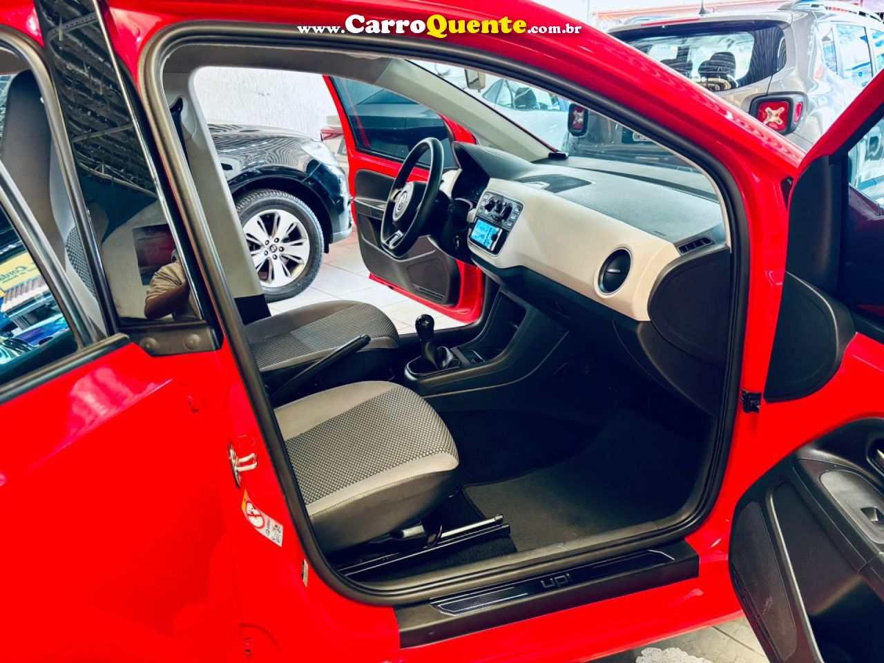 VOLKSWAGEN   UP! MOVE 1.0 TOTAL FLEX 12V 5P   VERMELHO 2015 1.0 FLEX - Loja