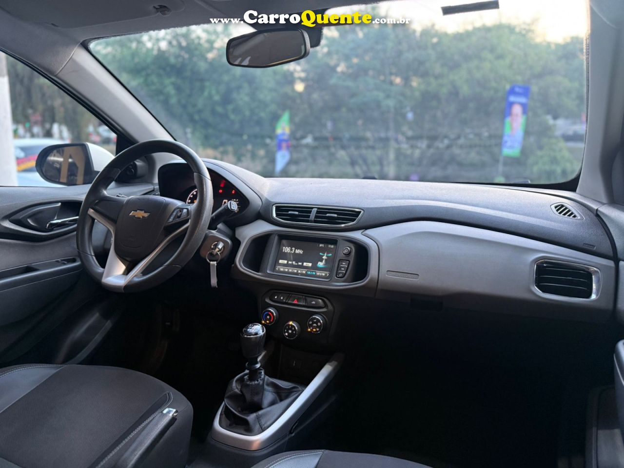 CHEVROLET   ONIX HATCH LT 1.0 8V FLEXPOWER 5P MEC.   PRATA 2019 1.0 FLEX - Loja