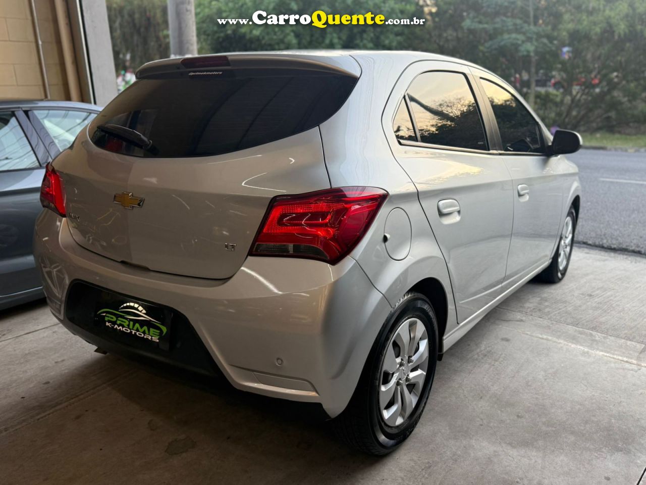 CHEVROLET   ONIX HATCH LT 1.0 8V FLEXPOWER 5P MEC.   PRATA 2019 1.0 FLEX - Loja