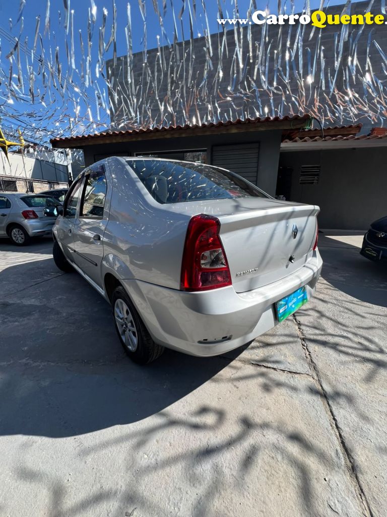 RENAULT   LOGAN AUTHENTIQUE HI-FLEX 1.0 16V 4P   PRATA 2012 1.0 GASOLINA - Loja