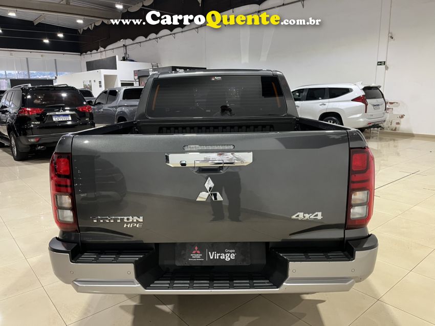 Mitsubishi TRITON 2.4 BITURBO DIESEL CD HPE 4X4 AUTOMÁTICO - Loja