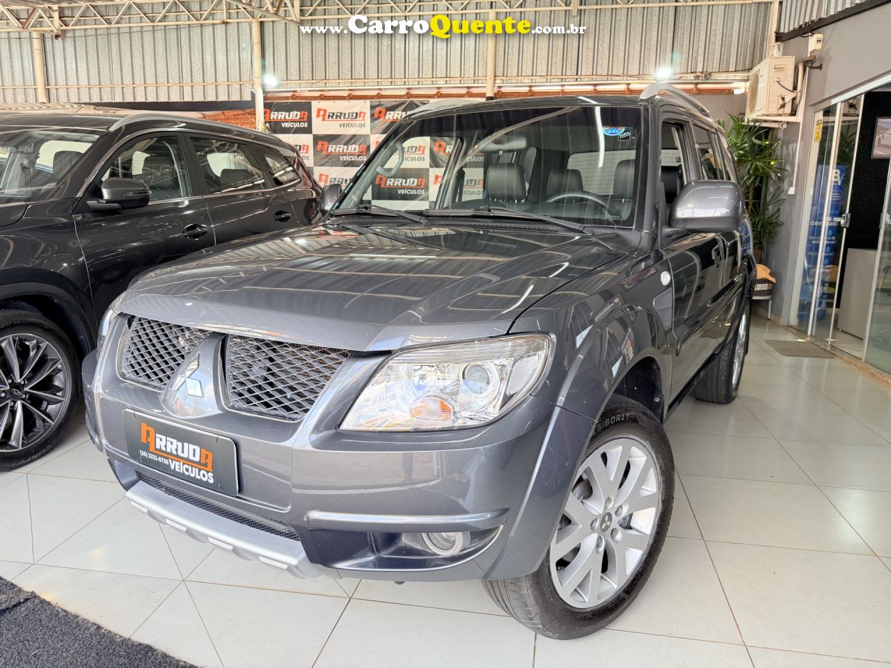 MITSUBISHI   PAJERO TR4 2.0 FLEX 16V 4X2 AUT.   CINZA 2014 2.0 FLEX - Loja