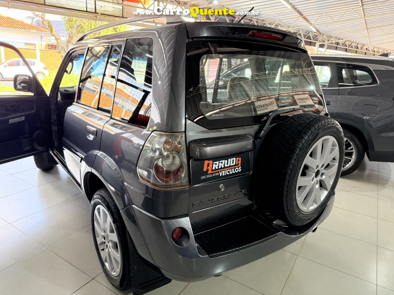MITSUBISHI   PAJERO TR4 2.0 FLEX 16V 4X2 AUT.   CINZA 2014 2.0 FLEX - Loja