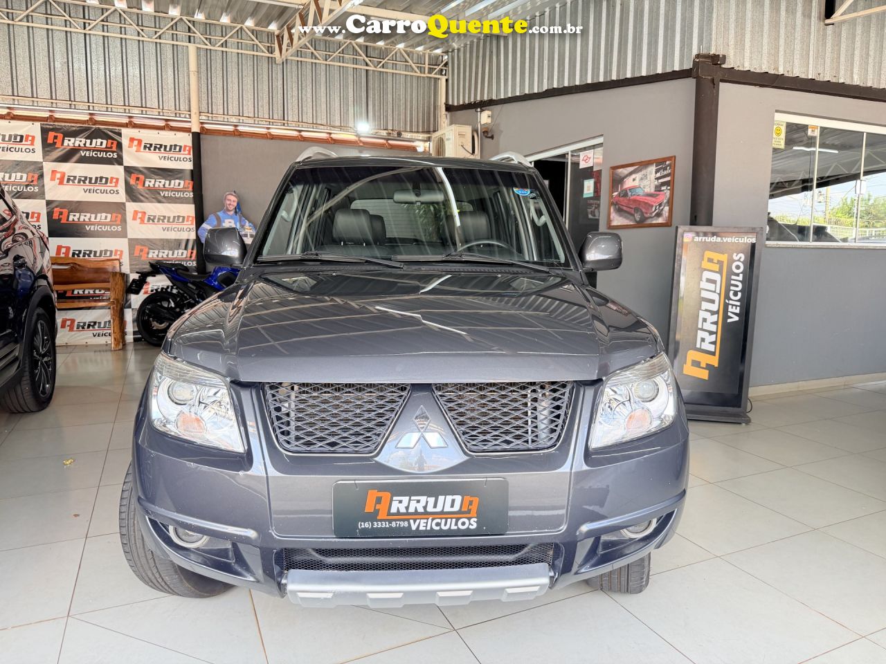 MITSUBISHI   PAJERO TR4 2.0 FLEX 16V 4X2 AUT.   CINZA 2014 2.0 FLEX - Loja