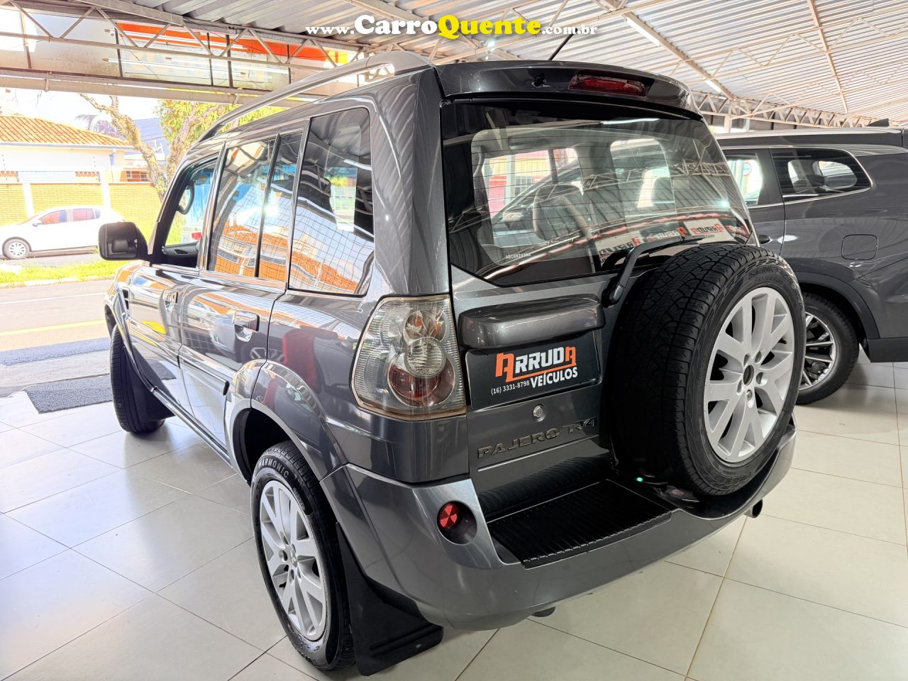 MITSUBISHI   PAJERO TR4 2.0 FLEX 16V 4X2 AUT.   CINZA 2014 2.0 FLEX - Loja