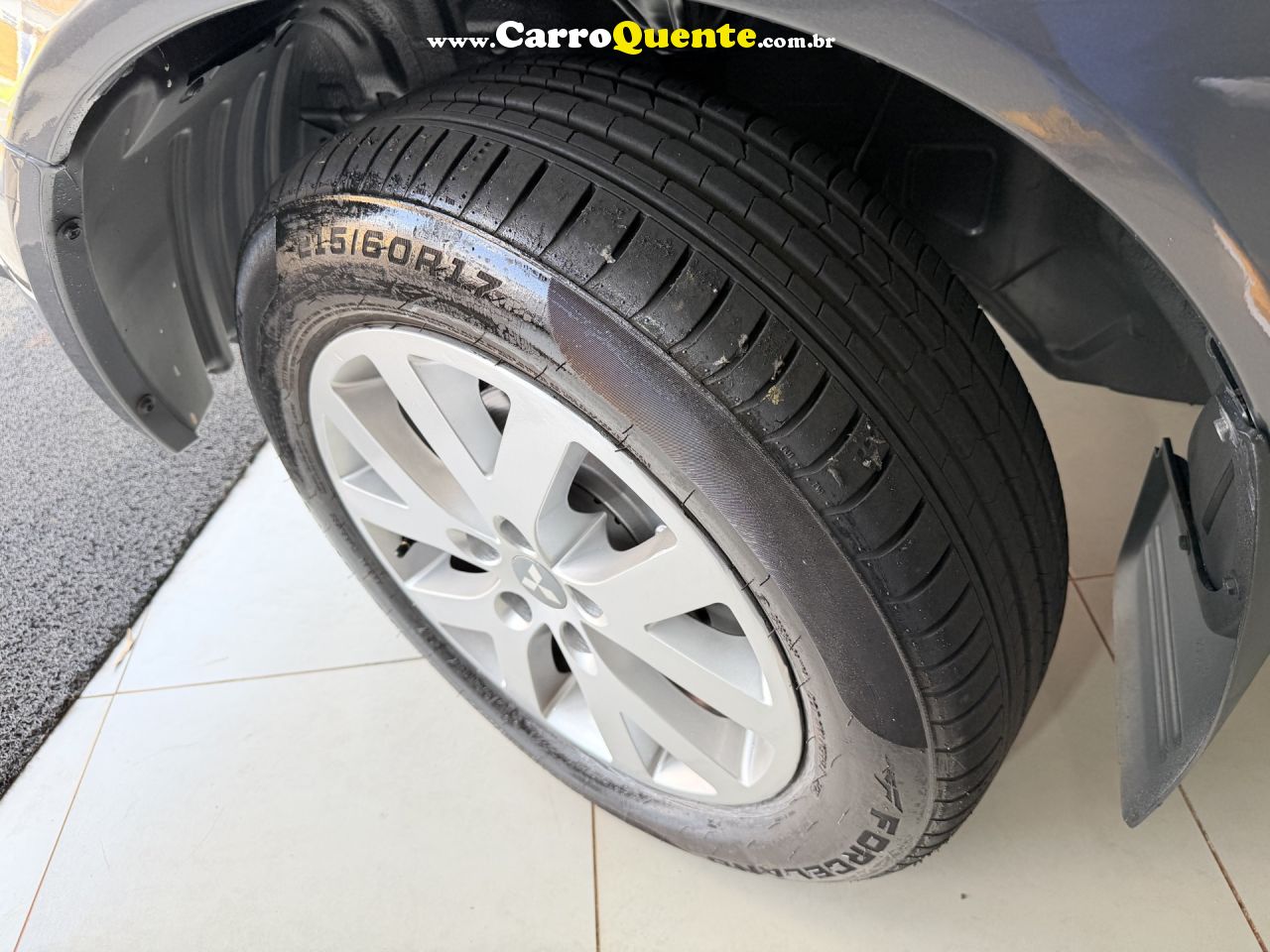 MITSUBISHI   PAJERO TR4 2.0 FLEX 16V 4X2 AUT.   CINZA 2014 2.0 FLEX - Loja