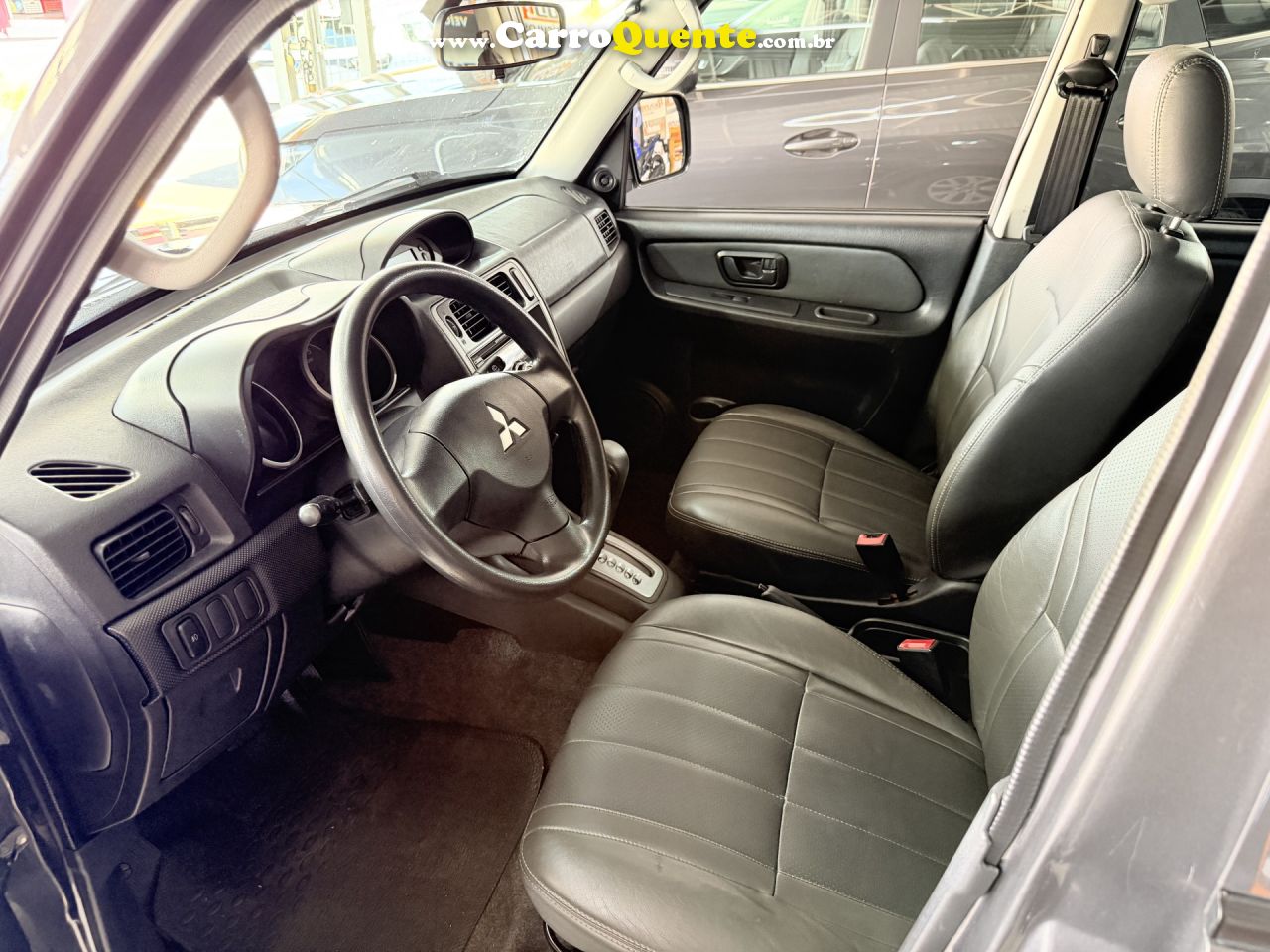 MITSUBISHI   PAJERO TR4 2.0 FLEX 16V 4X2 AUT.   CINZA 2014 2.0 FLEX - Loja