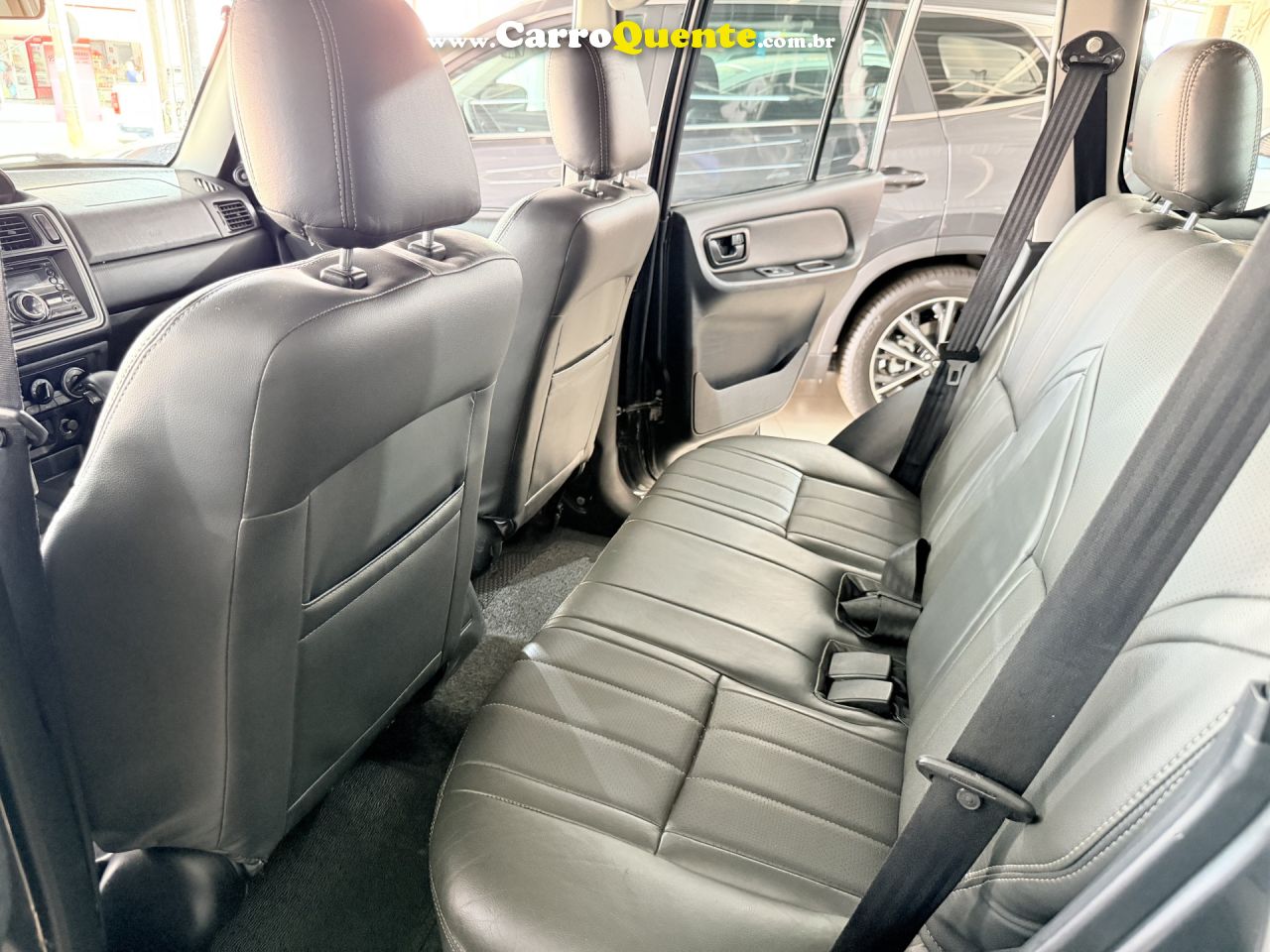 MITSUBISHI   PAJERO TR4 2.0 FLEX 16V 4X2 AUT.   CINZA 2014 2.0 FLEX - Loja