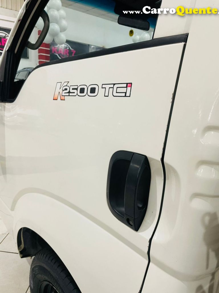 KIA   BONGO K-2500 2.5 4X2 TB DIESEL   BRANCO 2011 2.5 DIESEL - Loja