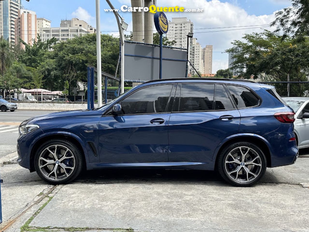 BMW   X5 XDRIVE 45E 3.0 M.SPORT  AUT. (HÍB.)   AZUL 2022 3.0 GASOLINA E ELÉTRICO - Loja
