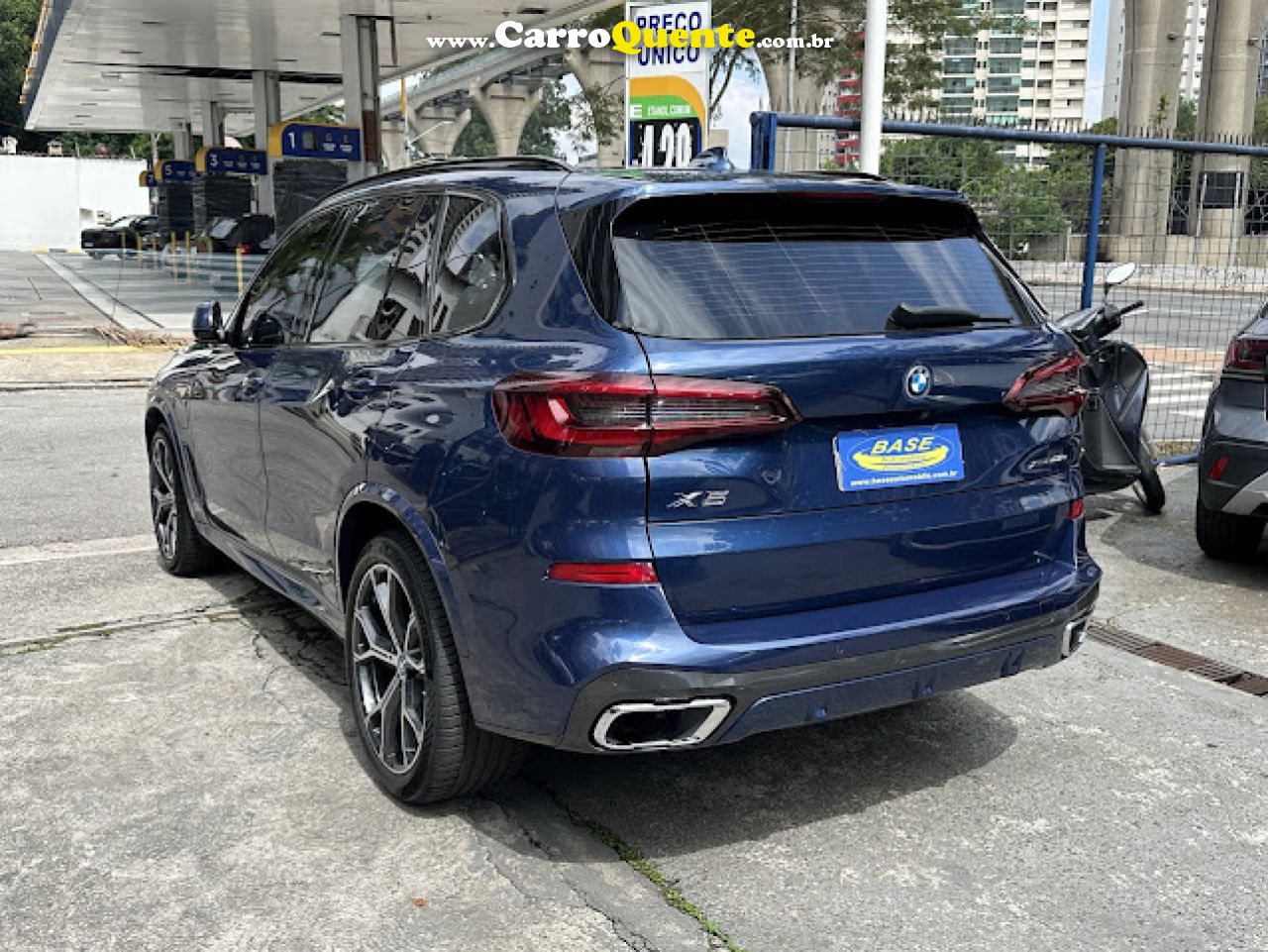 BMW   X5 XDRIVE 45E 3.0 M.SPORT  AUT. (HÍB.)   AZUL 2022 3.0 GASOLINA E ELÉTRICO - Loja