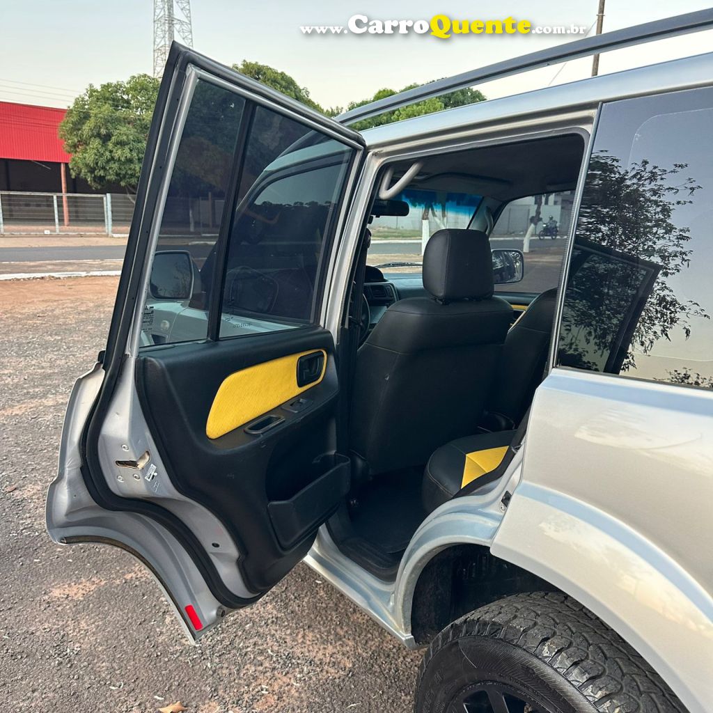 MITSUBISHI   PAJERO TR4 2.0 2.0 FLEX 16V 4X4 AUT.   PRATA 2011 2.0 FLEX - Loja