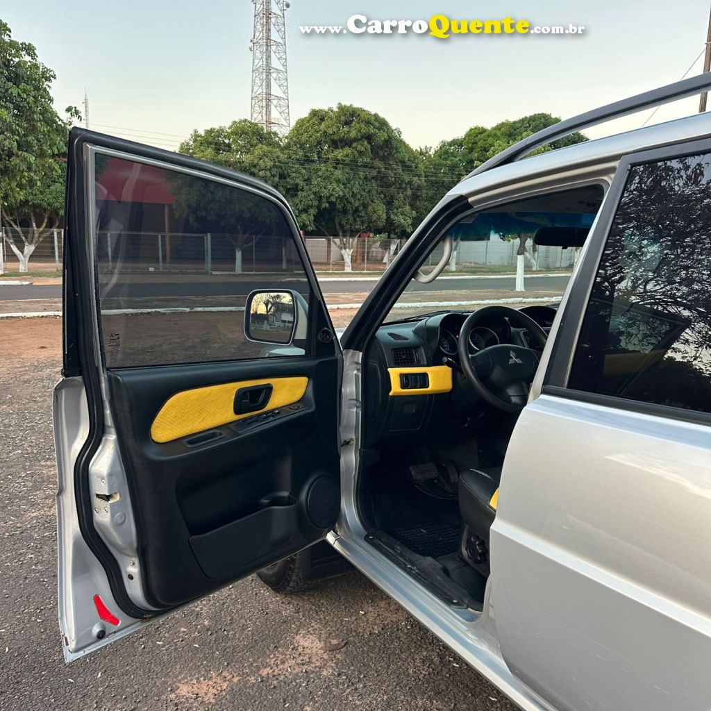 MITSUBISHI   PAJERO TR4 2.0 2.0 FLEX 16V 4X4 AUT.   PRATA 2011 2.0 FLEX - Loja
