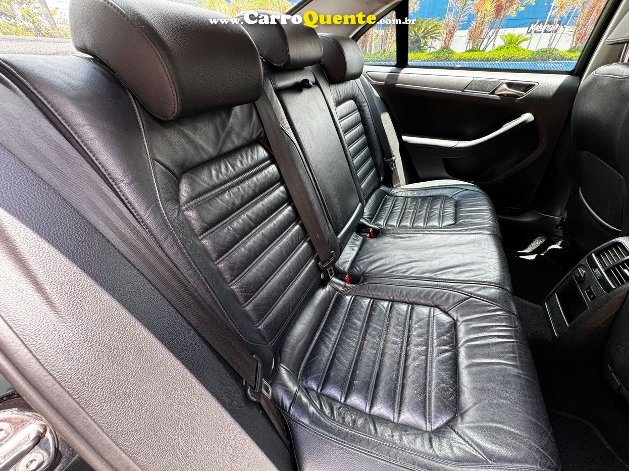 VOLKSWAGEN JETTA 2.0 TSI HIGHLINE 200CV 2012 - Loja