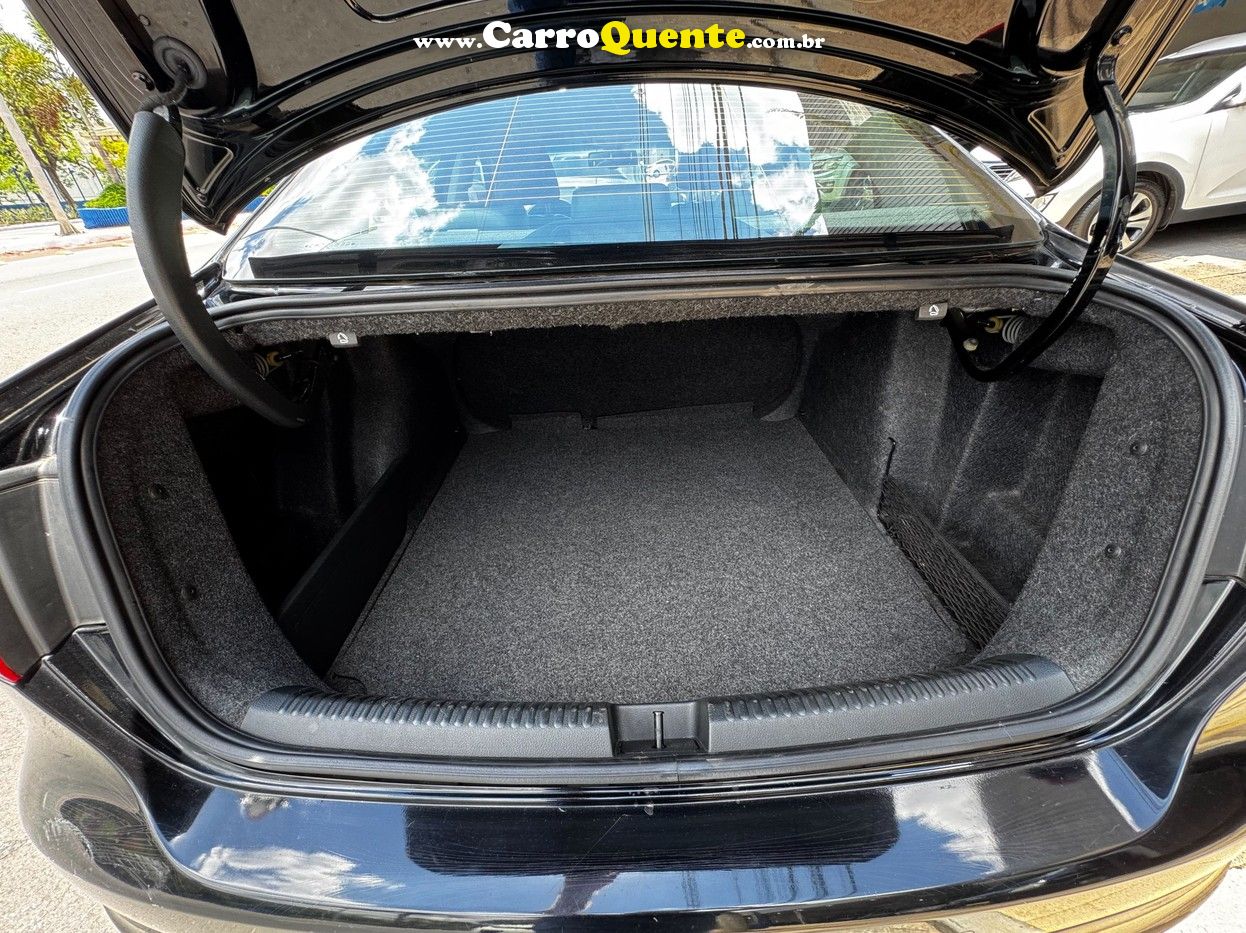 VOLKSWAGEN JETTA 2.0 TSI HIGHLINE 200CV 2012 - Loja