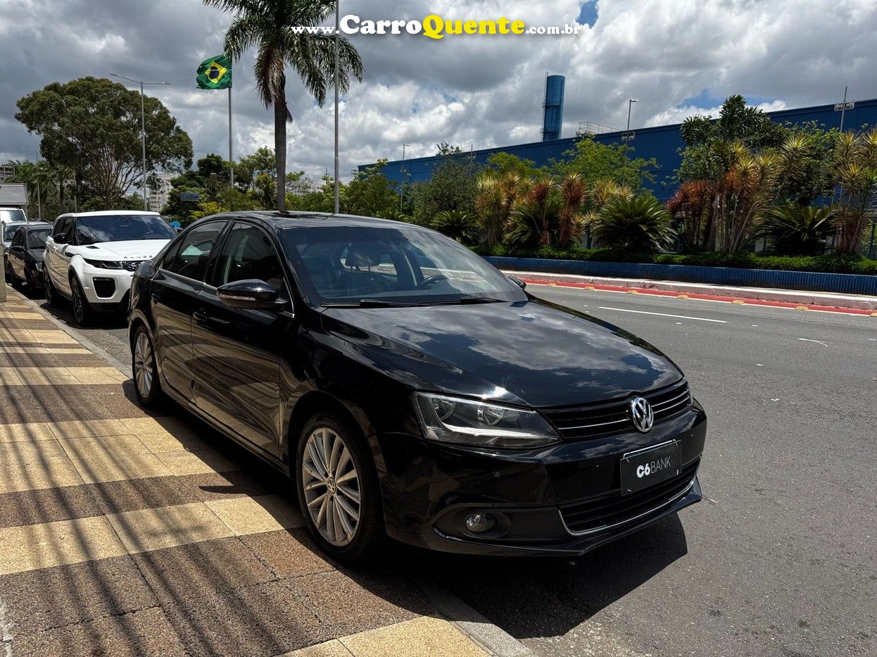 VOLKSWAGEN JETTA 2.0 TSI HIGHLINE 200CV 2012 - Loja