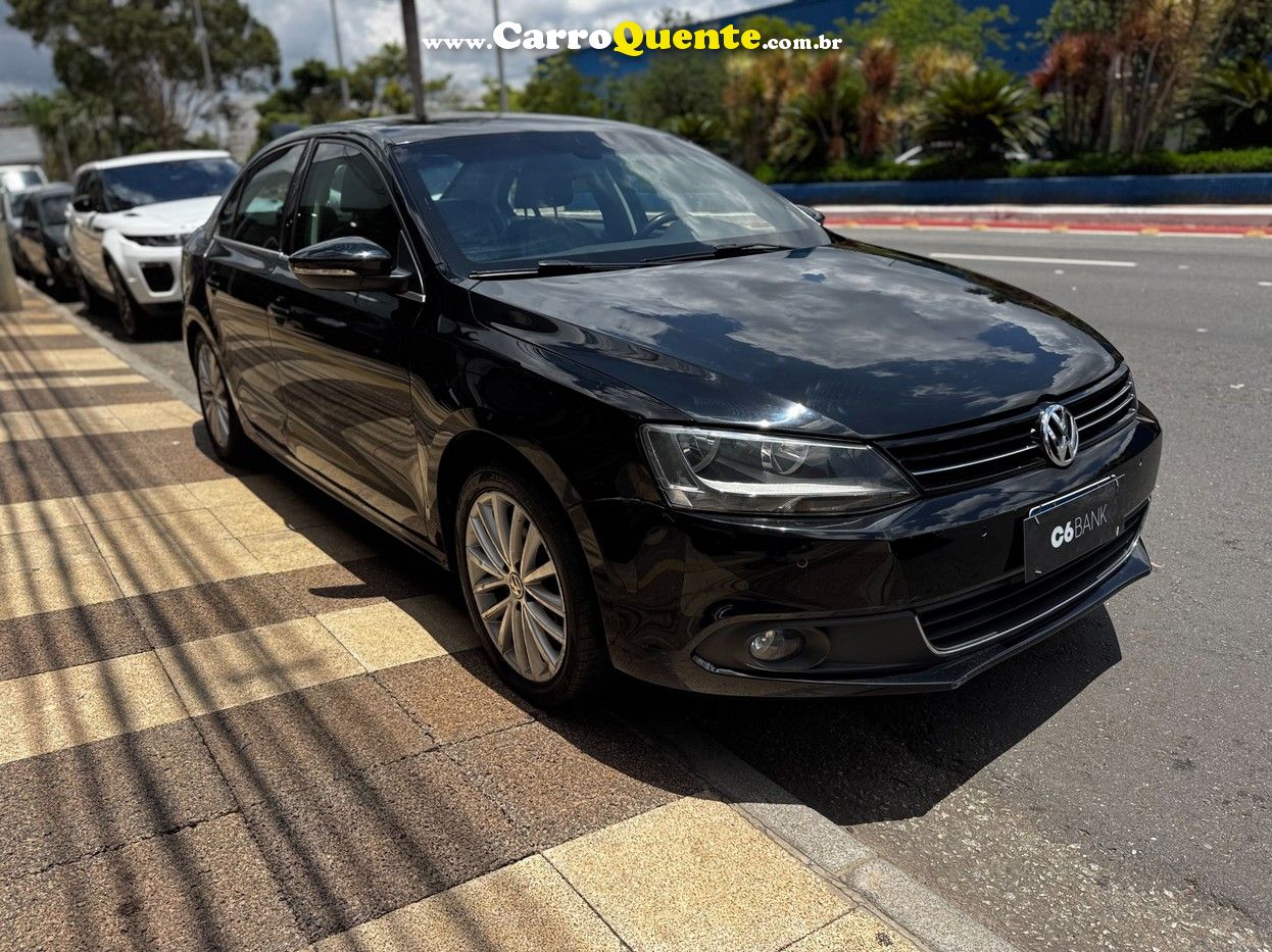 VOLKSWAGEN JETTA 2.0 TSI HIGHLINE 200CV 2012 - Loja