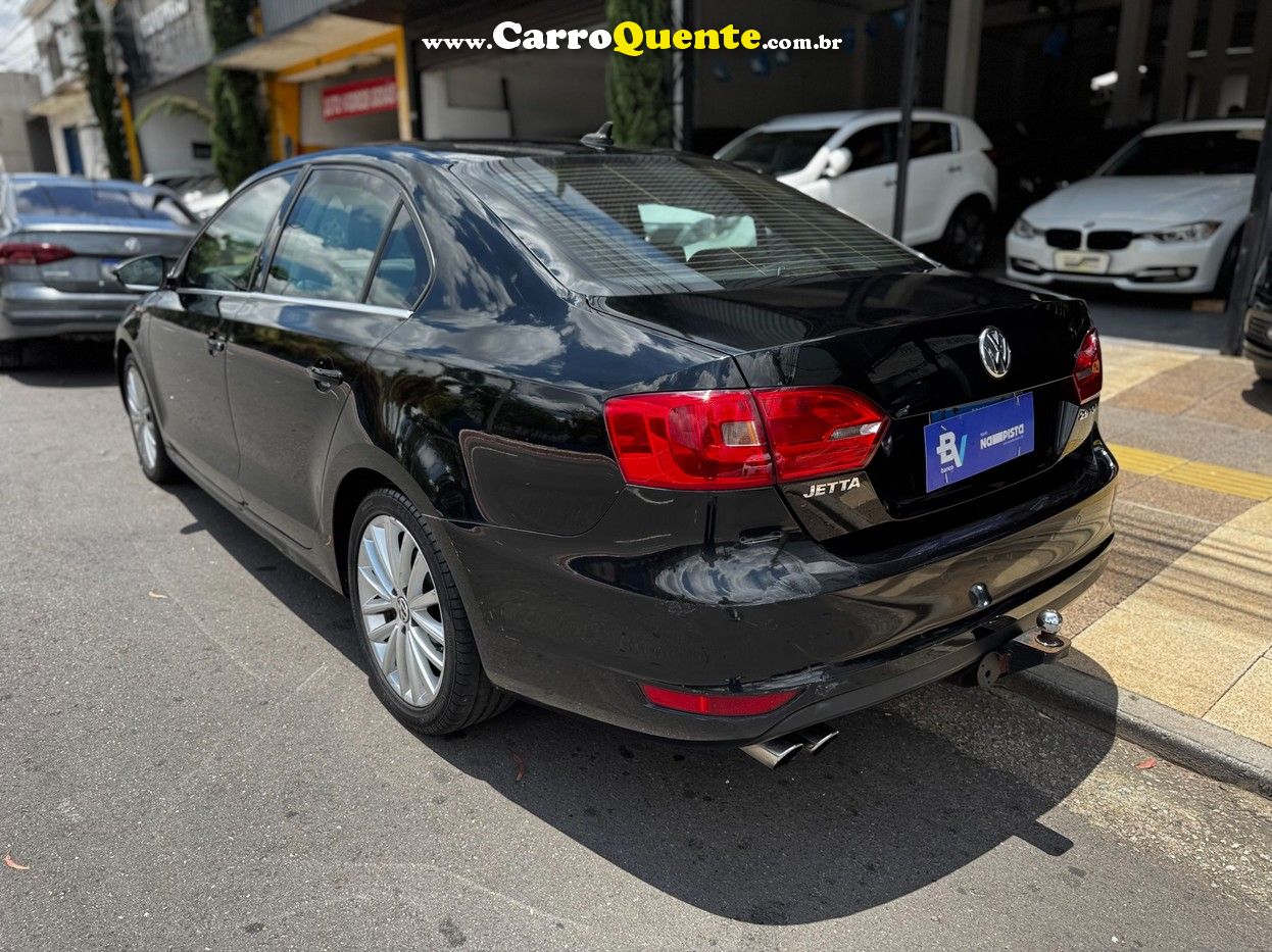 VOLKSWAGEN JETTA 2.0 TSI HIGHLINE 200CV 2012 - Loja