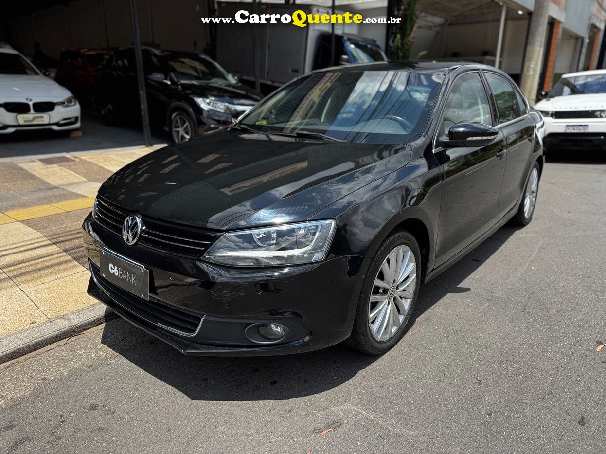 VOLKSWAGEN JETTA 2.0 TSI HIGHLINE 200CV 2012 - Loja