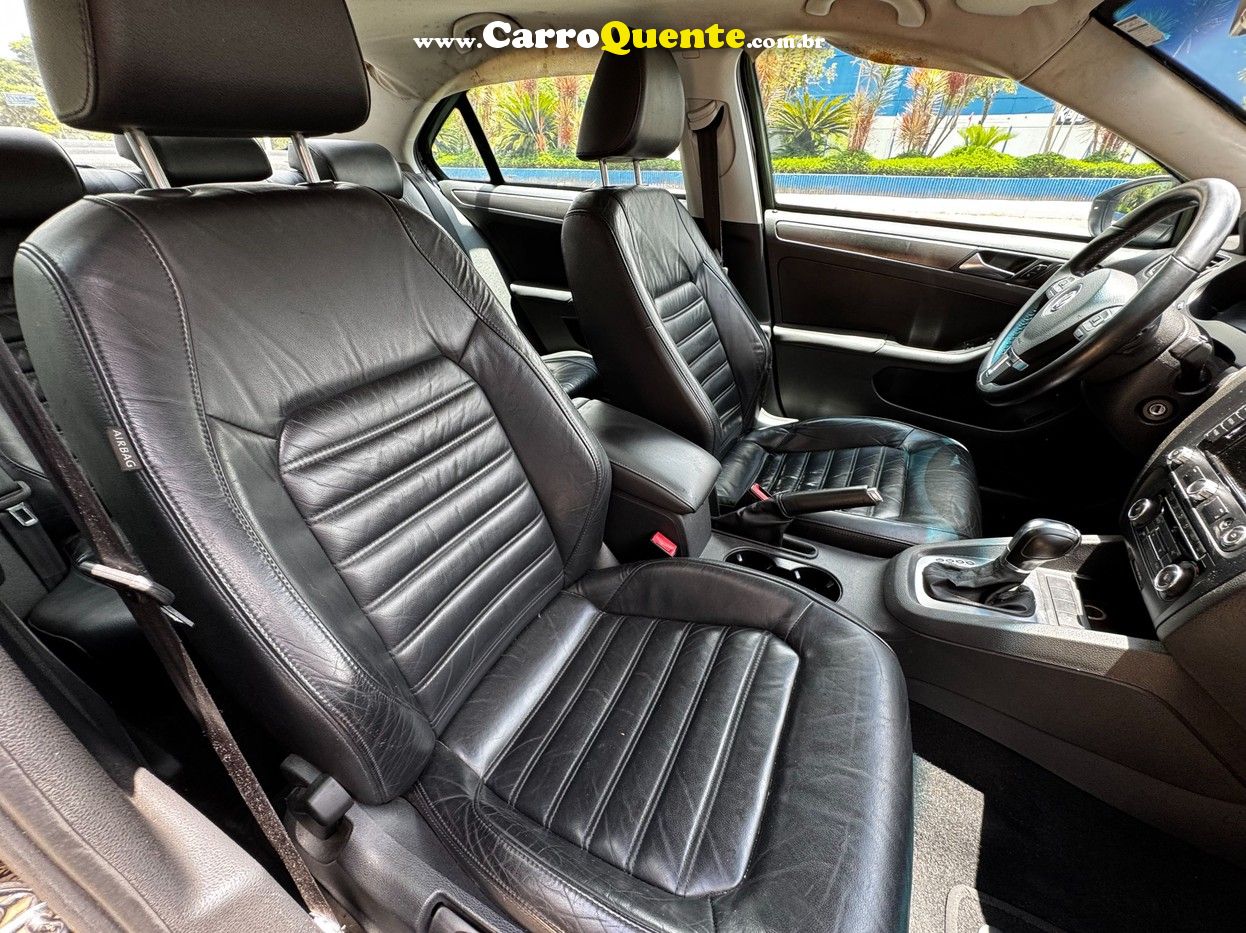 VOLKSWAGEN JETTA 2.0 TSI HIGHLINE 200CV 2012 - Loja