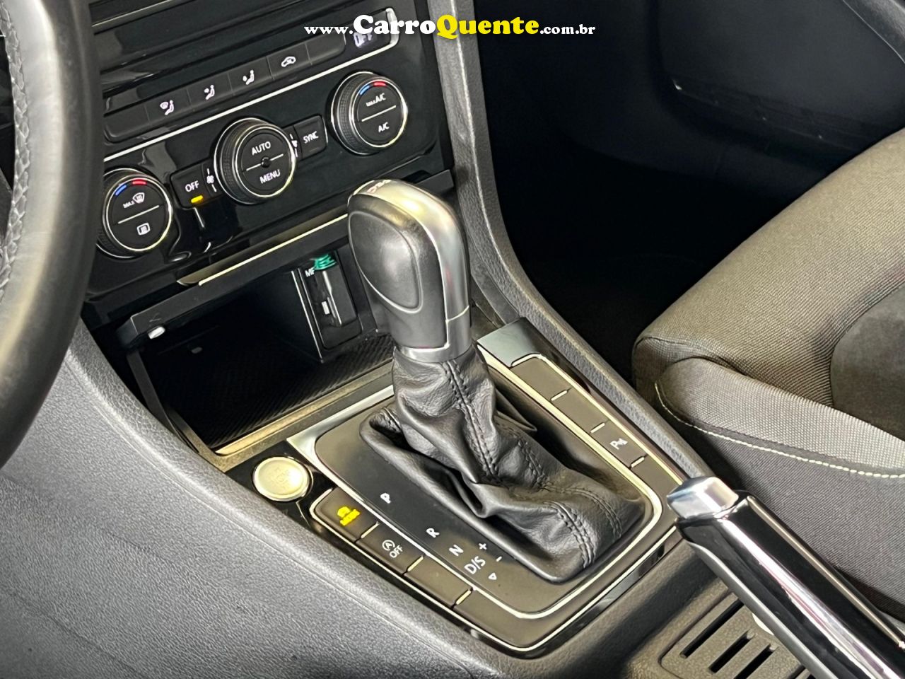 VOLKSWAGEN GOLF 1.4 TSI HIGHLINE 16V 2015 - Loja