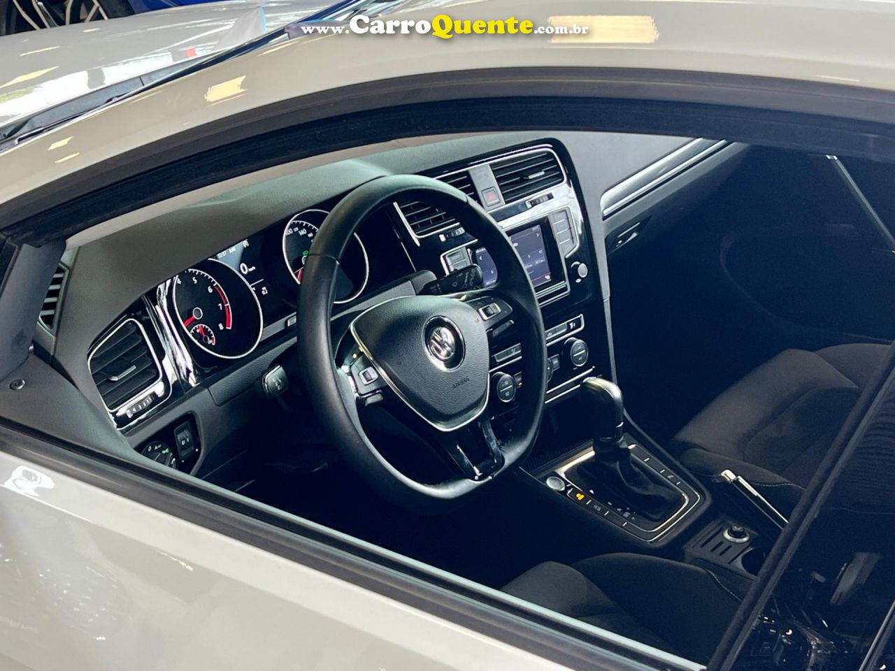 VOLKSWAGEN GOLF 1.4 TSI HIGHLINE 16V 2015 - Loja