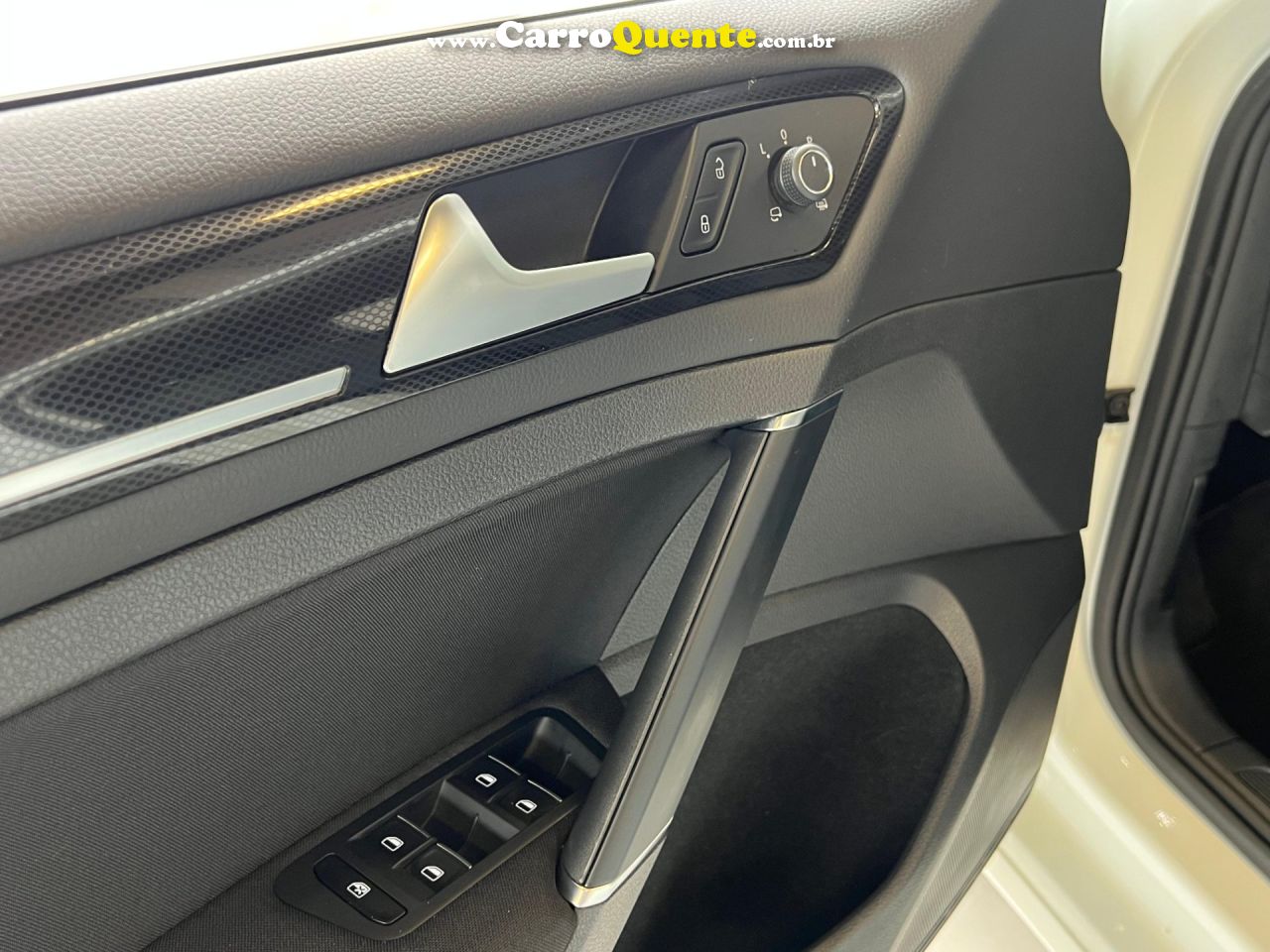 VOLKSWAGEN GOLF 1.4 TSI HIGHLINE 16V 2015 - Loja