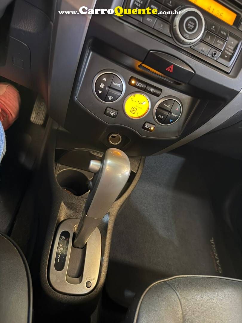 NISSAN LIVINA 1.8 SL X-GEAR 16V 2013 - Loja