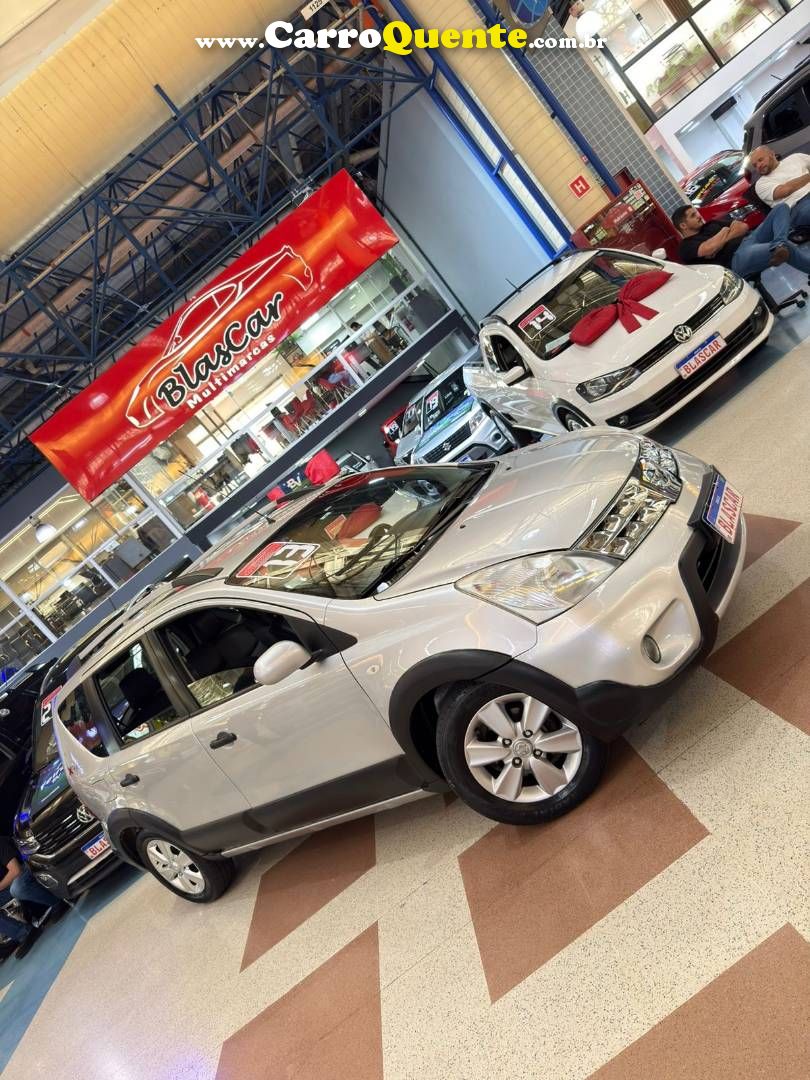 NISSAN LIVINA 1.8 SL X-GEAR 16V 2013 - Loja