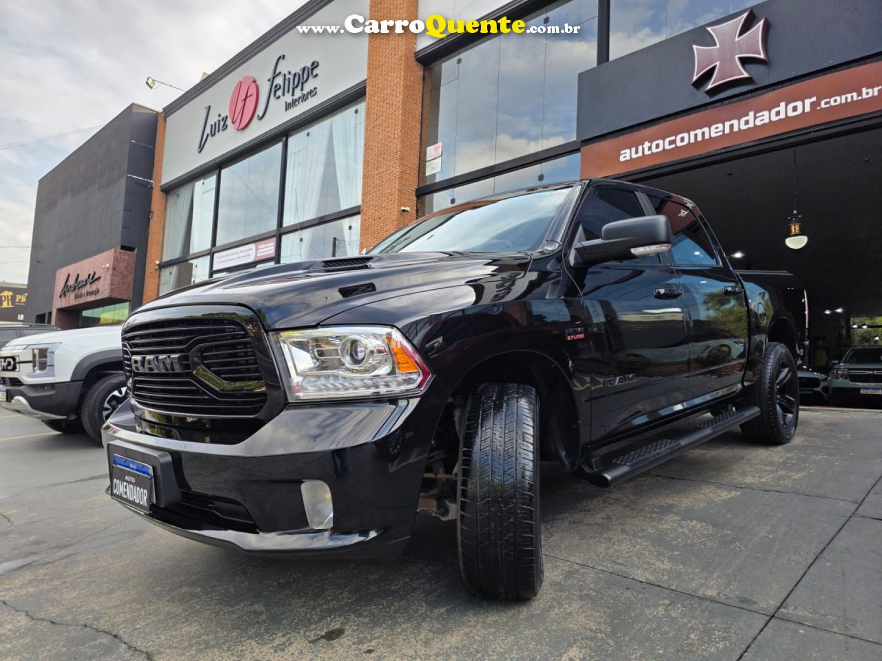 RAM   RAM CLASSIC LARAMIE NIGHT EDITION   PRETO 2022 5.7 GASOLINA - Loja