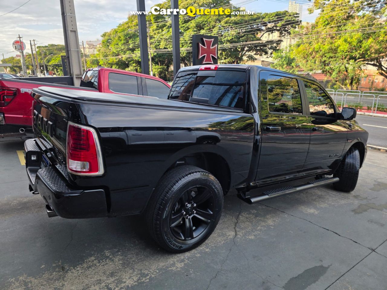 RAM   RAM CLASSIC LARAMIE NIGHT EDITION   PRETO 2022 5.7 GASOLINA - Loja