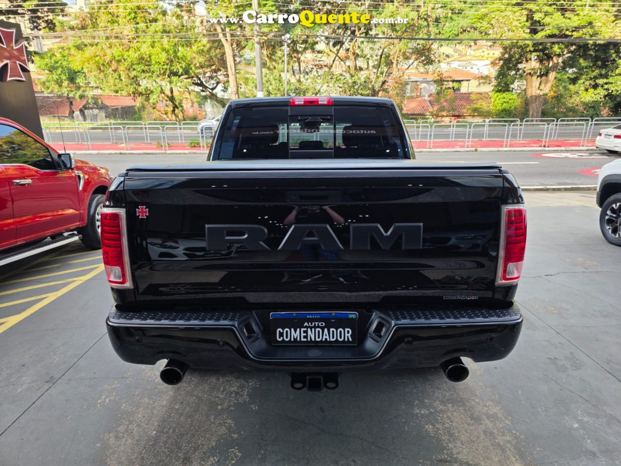 RAM   RAM CLASSIC LARAMIE NIGHT EDITION   PRETO 2022 5.7 GASOLINA - Loja