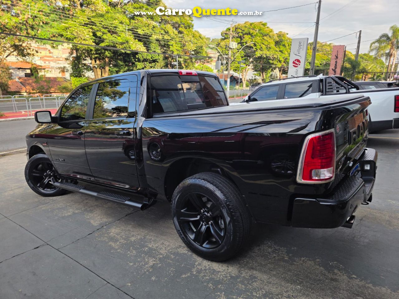 RAM   RAM CLASSIC LARAMIE NIGHT EDITION   PRETO 2022 5.7 GASOLINA - Loja