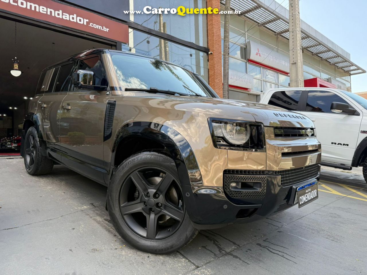 LAND ROVER   DEFENDER 110 2.0 TURBO SE SI4 AUT.   MARROM 2020 2.0 GASOLINA - Loja