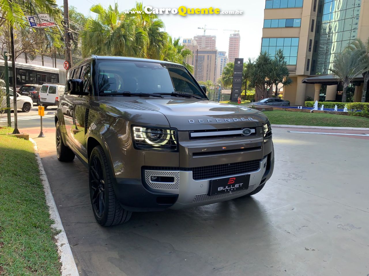 LAND ROVER   2.0 P300 GASOLINA 110 SE AWD    MARROM 2021 2.0 GASOLINA - Loja